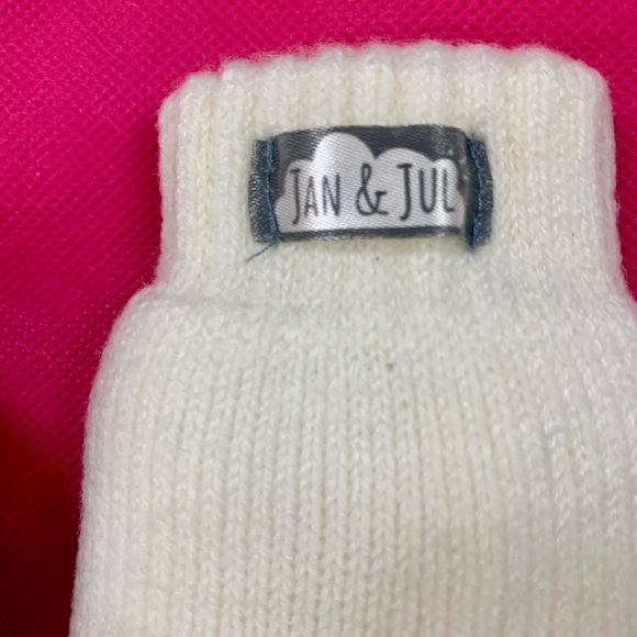 Jan and Jul Bear Hat and Mitten Set - Picture 5 of 11